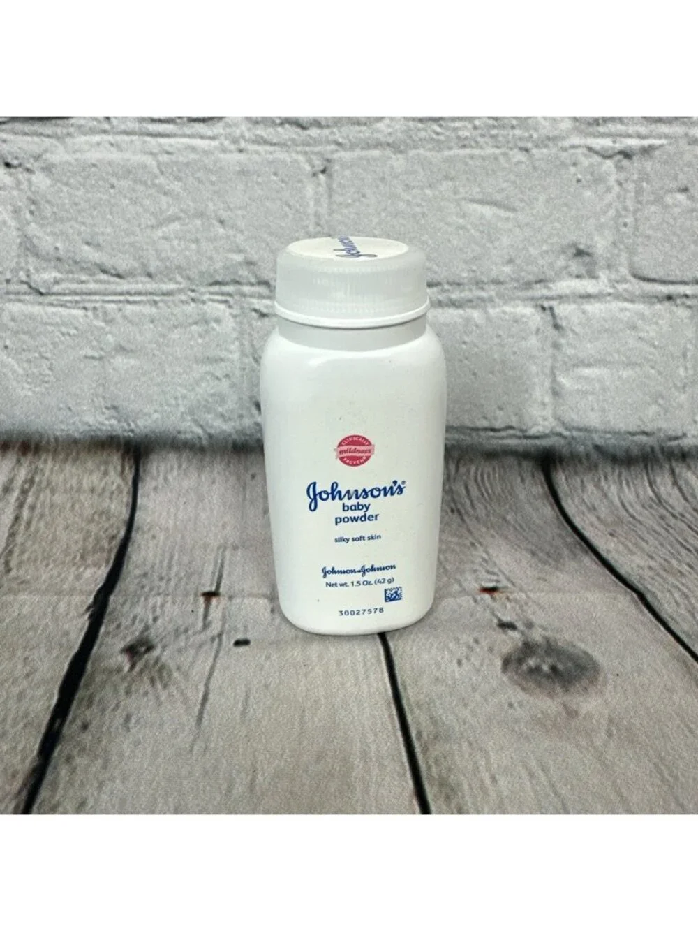 NEW Johnsons BABY POWDER 1.5oz 2014 Silky Soft Skin SEALED Johnson & Johnson